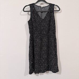 Old Navy Black & White Sleeveless V-Neck Dress, Size M, 100% Rayon, Polka Dot